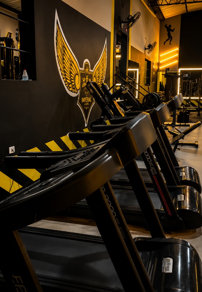 Esteiras e área de cardio da Academia Imperial